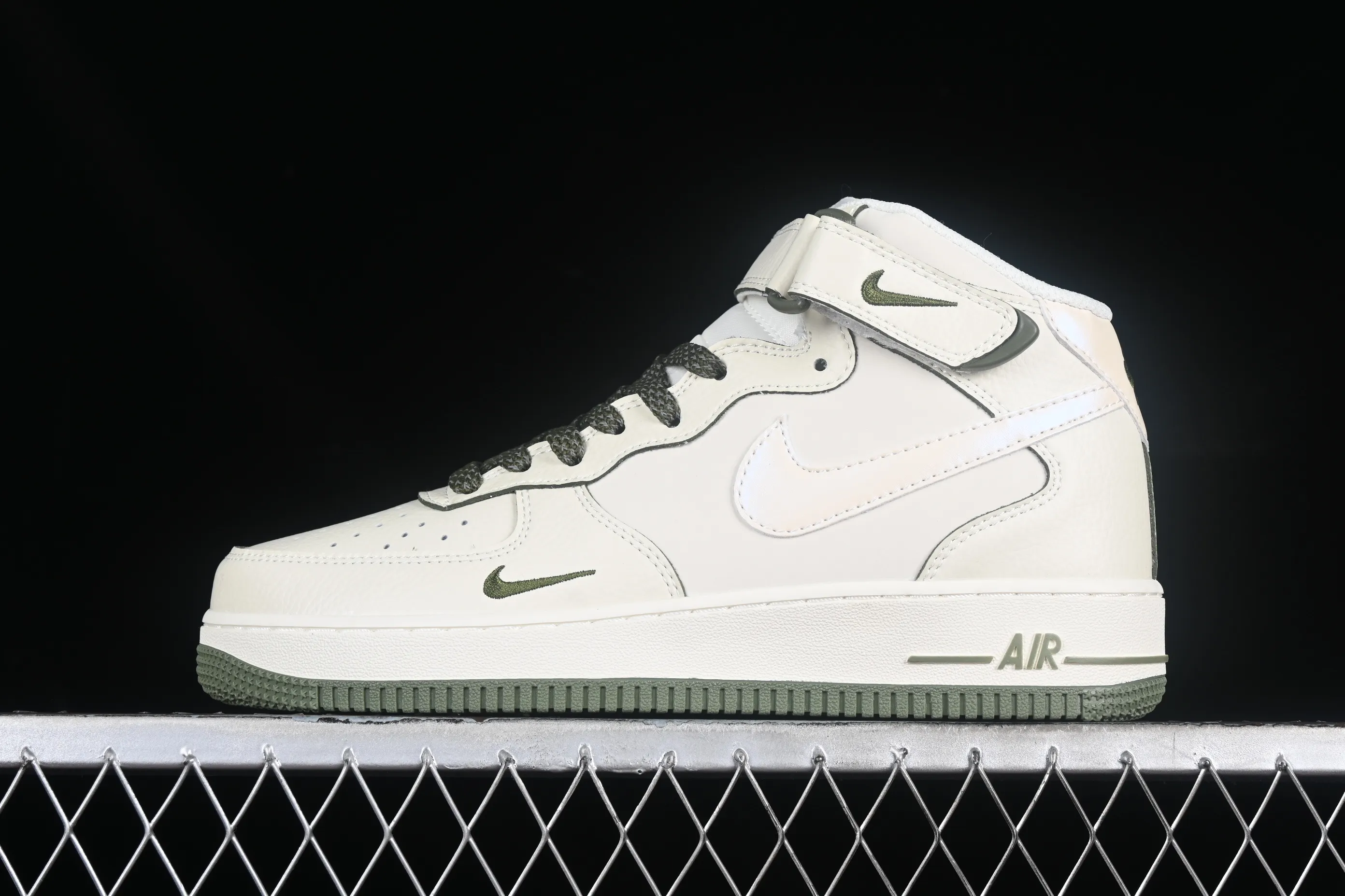 All categories Nk Air Force 1 Air Force series Nk Air Force 1 Mid Air Force mid-top Nk Air Force 1'07 Mid green pearlescent small hook Air Force One mid-top casual sneakers SG2356-805